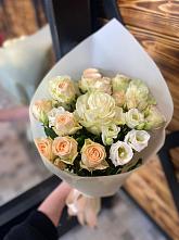 Букет цветов из:  Розы и Лизиантусы #REPLACE_PRED# Веселом