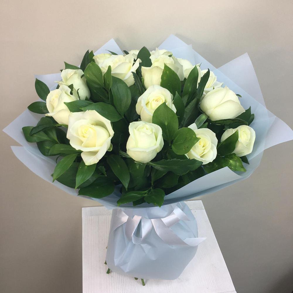 Букет 15 Белых роз Проуд в Веселом