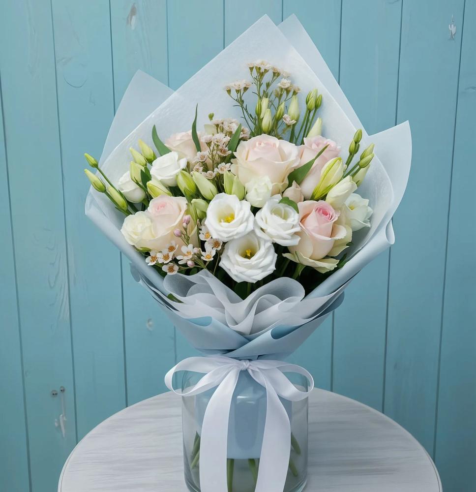 Букет цветов из: Розы и Лизиантусы в Веселом