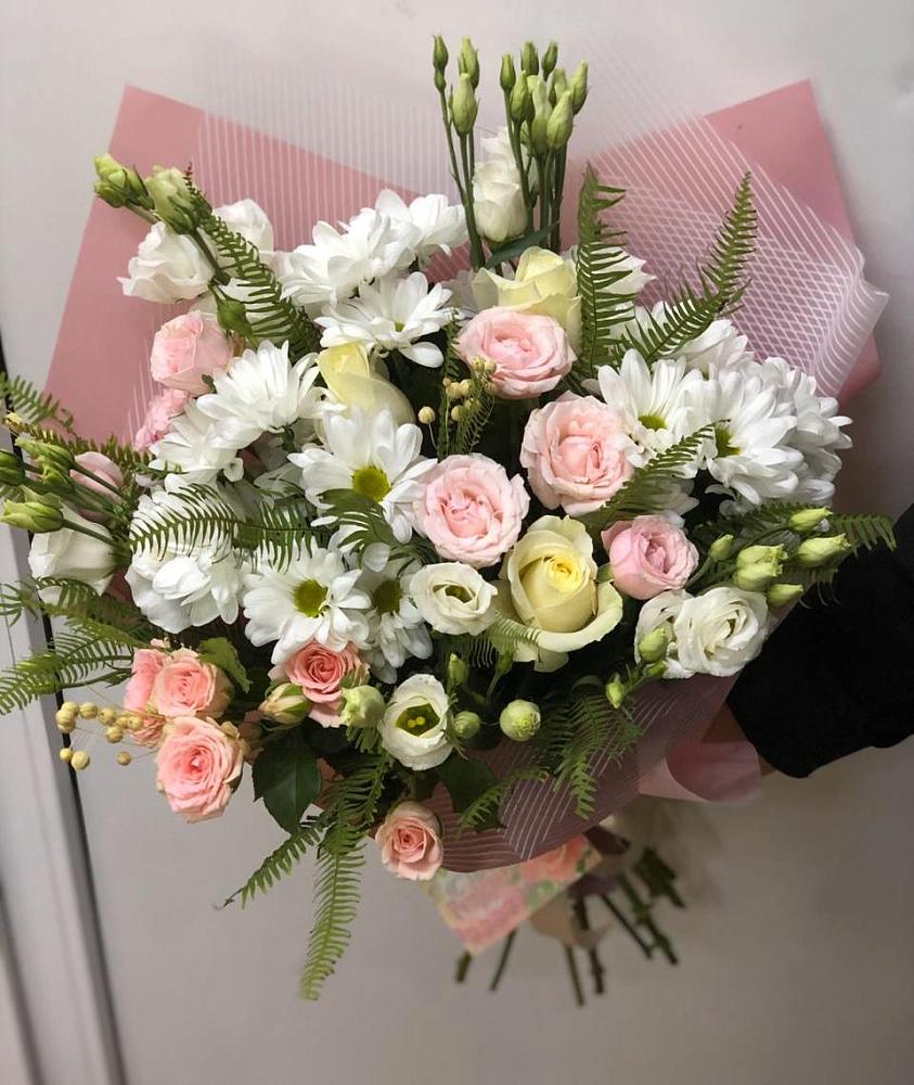 Букет цветов из: Хризантемы, Розы и Лизиантусы в Веселом