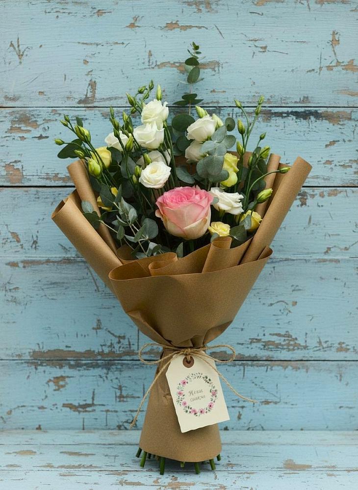 Букет цветов из: Розы и Лизиантусы в Веселом