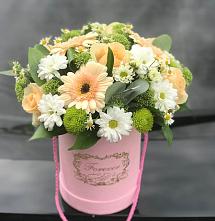 Цветочная композиция из Розы, Герберы и Хризантемы в шляпной коробке в Веселом