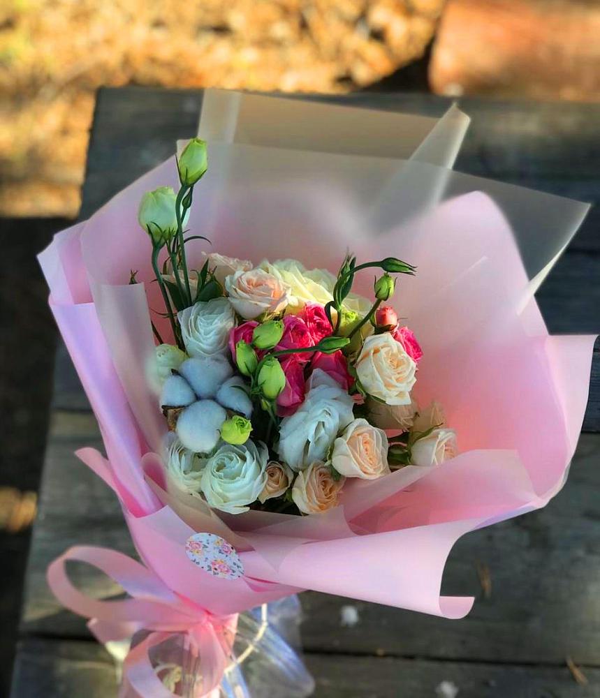 Букет цветов из: Розы и Лизиантусы в Веселом