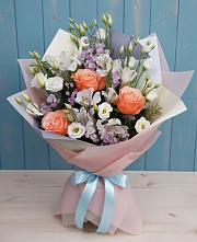 Букет цветов из:  Лизиантусы, Розы, Альстромерии и Гипсофила в Веселом