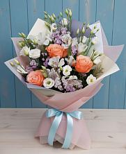 Букет цветов из:  Лизиантусы, Розы, Альстромерии и Гипсофила в Веселом