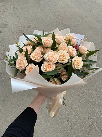 Букет Кремовые розы Латте в Веселом