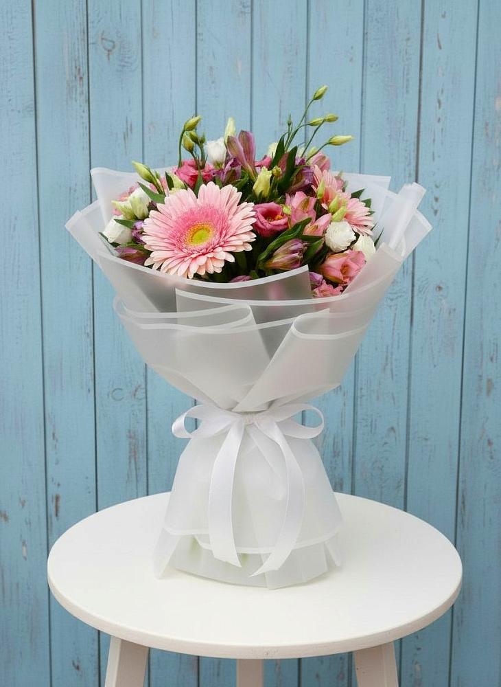 Букет цветов из: Герберы, Альстромерии и Лизиантусы в Веселом