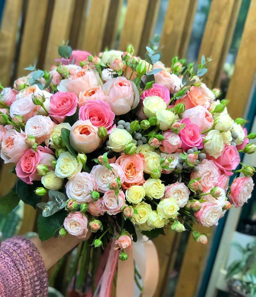 Букет цветов из: Розы в Веселом