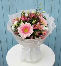 Букет цветов из:  Герберы, Альстромерии и Лизиантусы в Веселом