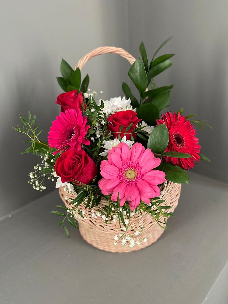 Цветочная композиция из Розы, Хризантемы и Герберы в корзине в Веселом