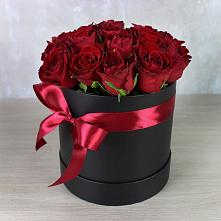 Цветочная композиция из Розы в шляпной коробке в Веселом