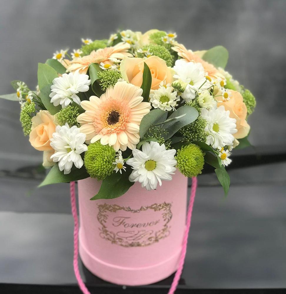 Цветочная композиция из Розы, Герберы и Хризантемы в шляпной коробке в Веселом