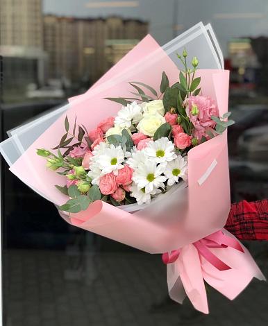 Букет цветов из: Розы, Лизиантусы и Хризантемы в Веселом