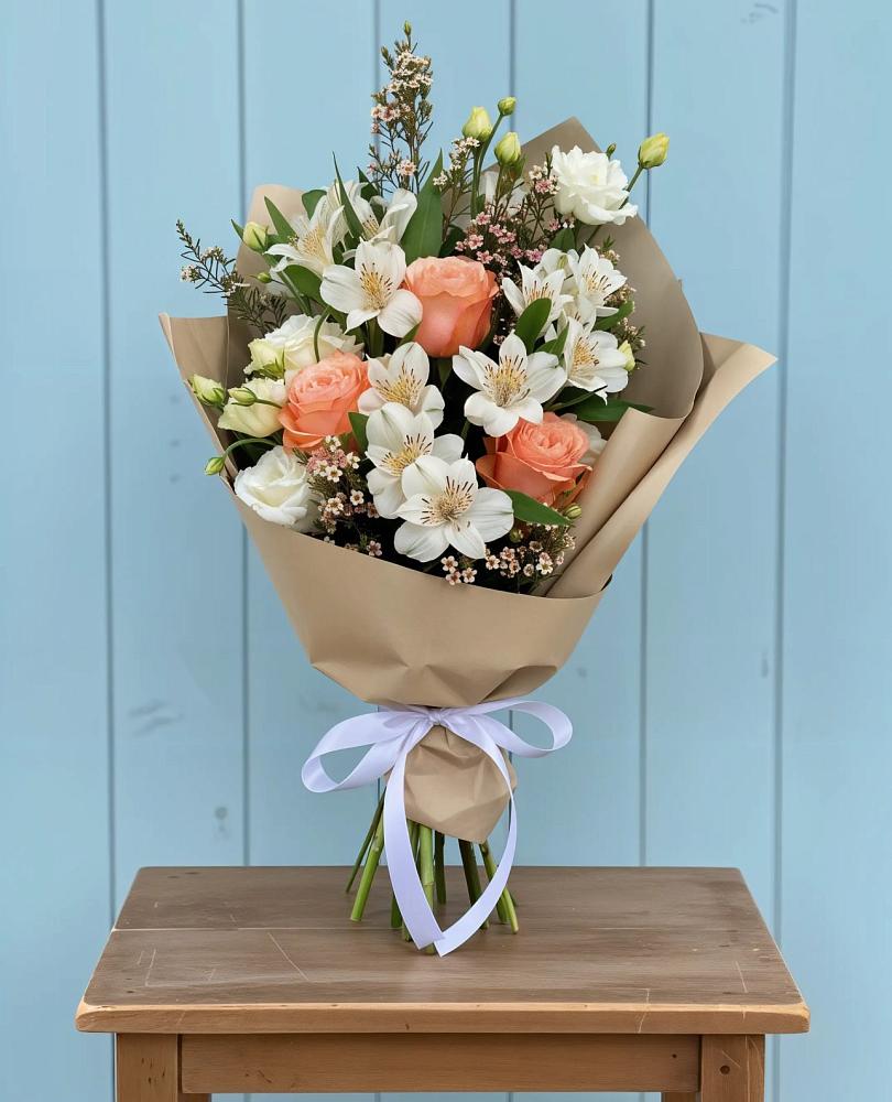 Букет цветов из: Альстромерии, Лизиантусы, Розы и Хризантемы в Веселом