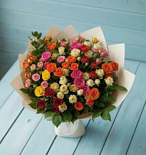 Букет Микс из разноцветных кустовых роз в Веселом